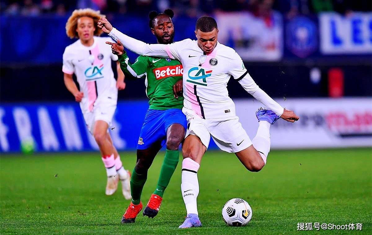 法国杯倒计时；曼联赛后更衣室发声；细节引发关注；赛场秩序良好；控场能力受关注的简单介绍